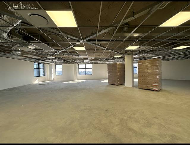 512M² OFFICE TO LET IN GLENADRIENNE